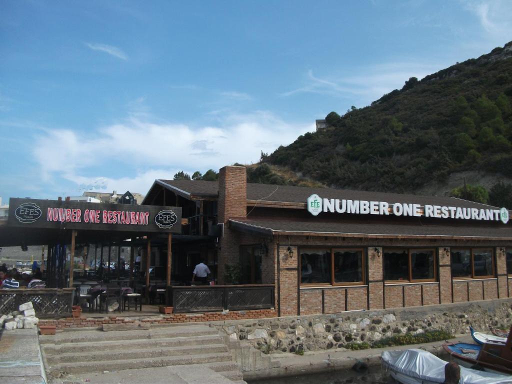 Number One Apart Hotel Karaburun  Exterior photo
