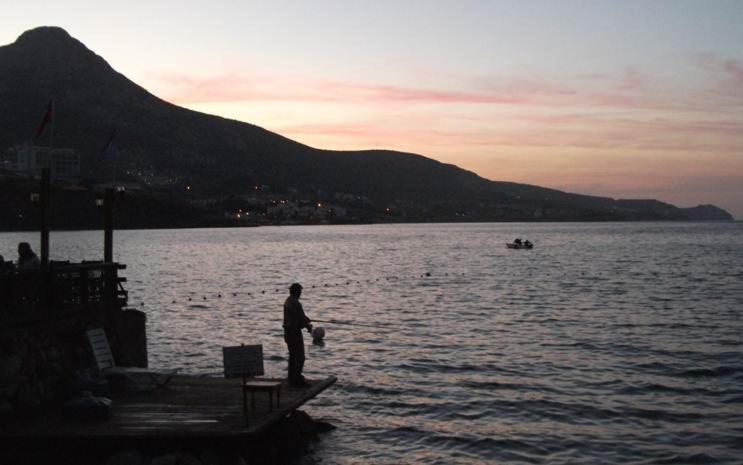 Number One Apart Hotel Karaburun  Exterior photo